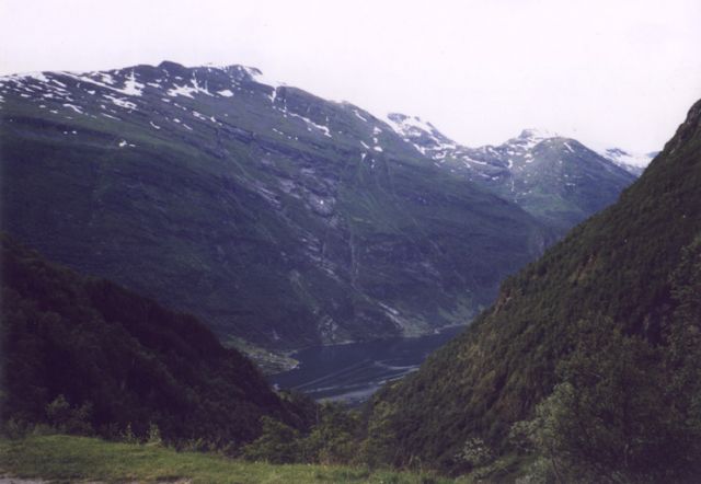 030_pohled_na_Geiranger_z_Kosrsmyry.JPG