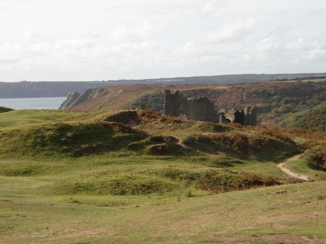 4_28_Pennard_Castle.jpg