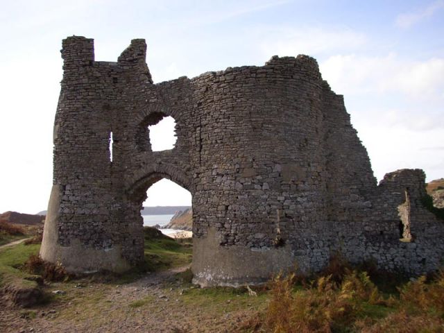 4_31_Pennard_Castle.jpg