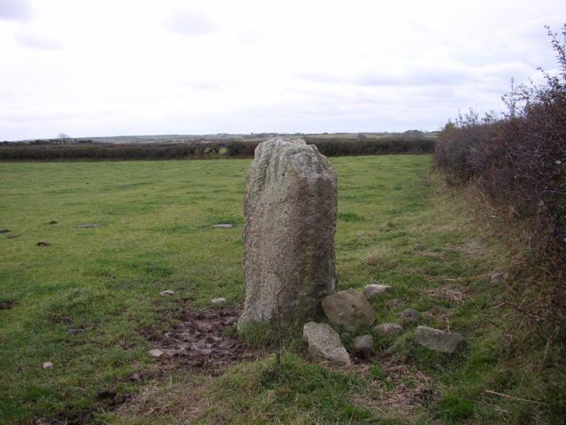 4_45_menhir_u_Burry.jpg