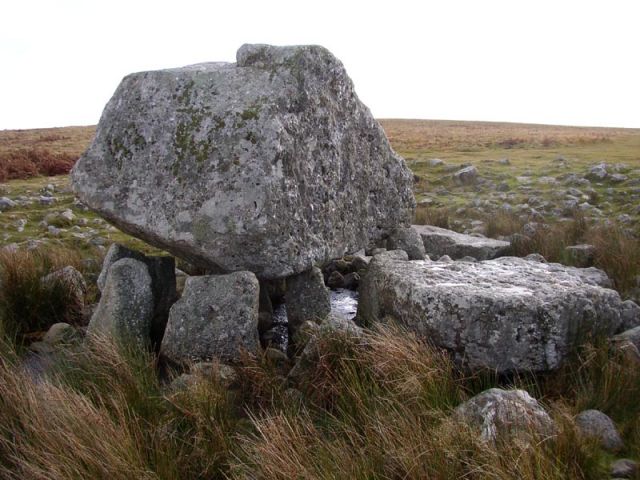 5_33_Cefn_Bryn_-_Arthur_s_Stone.jpg