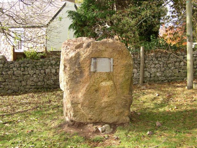 5_38_Reynoldston_-_milenium_2000_menhir.jpg