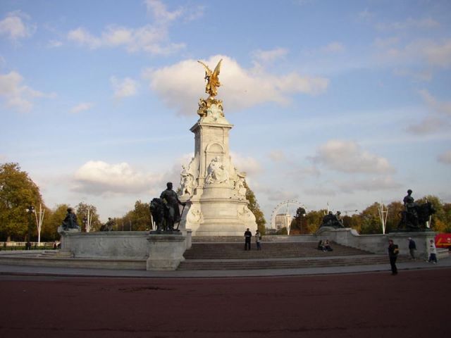 7_16_Londn_Buckingham.jpg