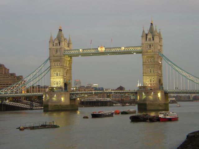 7_45_Londn_Towerbridge.jpg