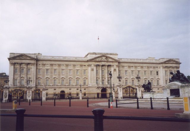 0381_buckinghamsky_palac.JPG